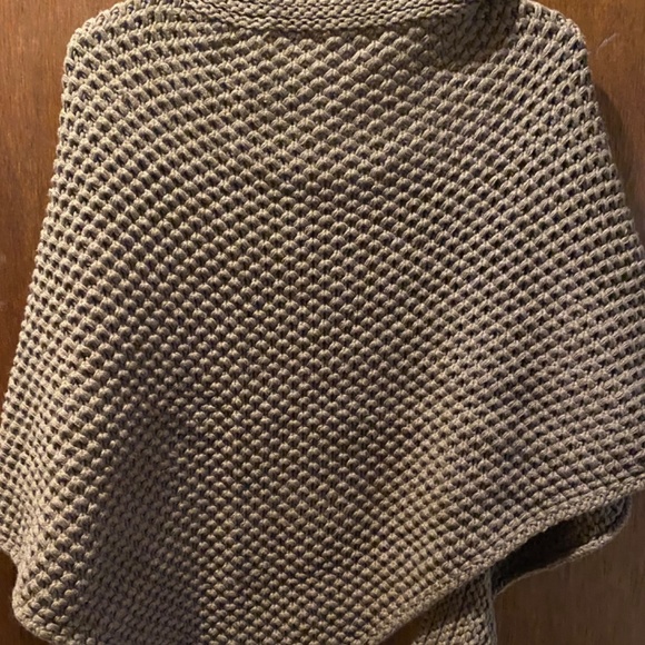 Chunky knit Sweater Wrap/shawl - Picture 5 of 6